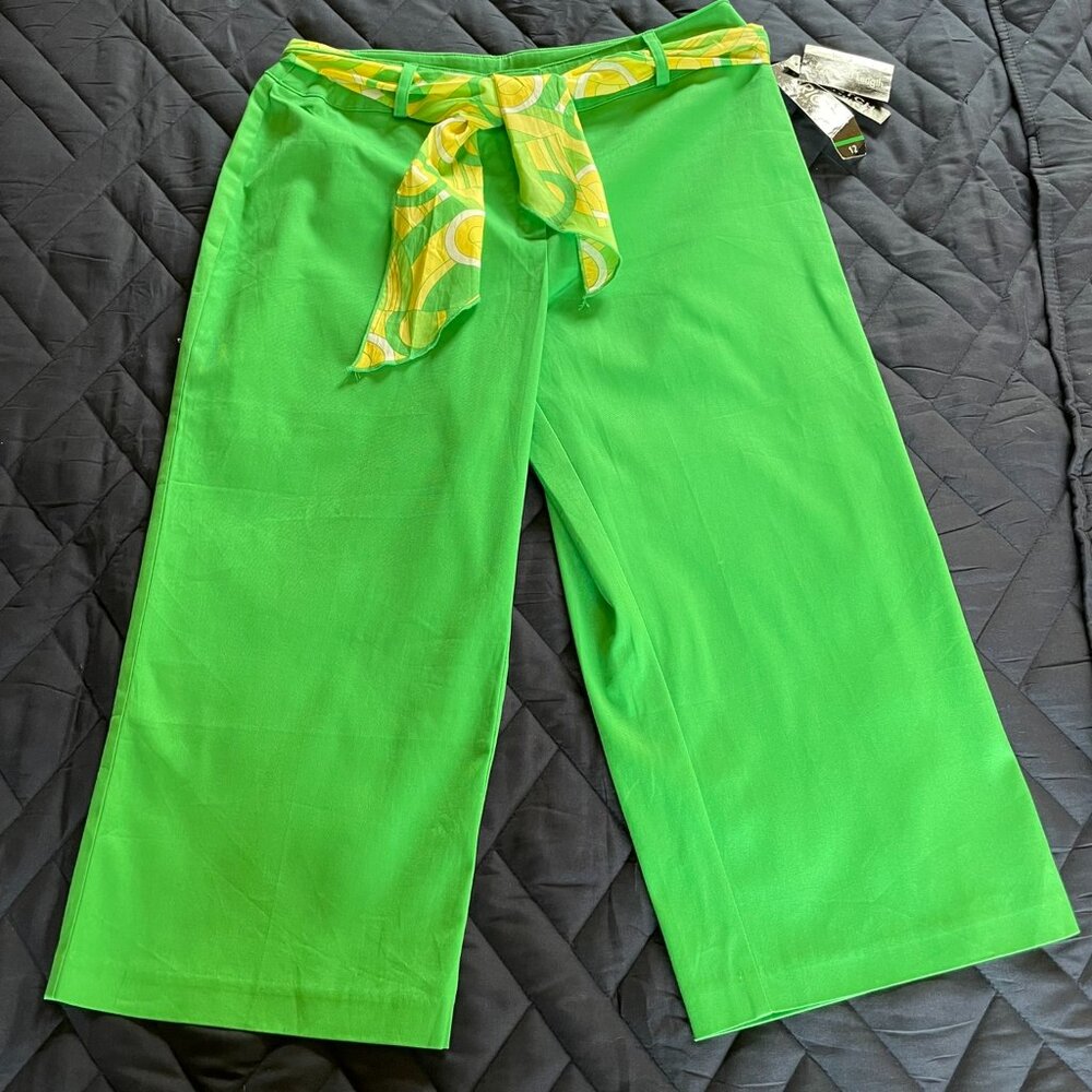 Briggs NWT Bright Green Size 12 Capri Pant Women's